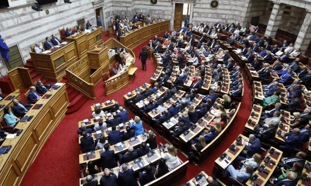 Ψηφιακό σχολείο: Ψηφίστηκε στη Βουλή το νομοσχέδιο - Όλα τα κόμματα της Αντιπολίτευσης το καταψήφισαν
